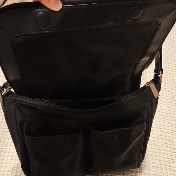 Kate Spade Black Crossbody Bag with Adjustable Strap and Flap Closure - Picture 6 of 12